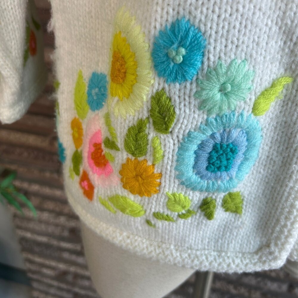 Vintage 60s Mod Embroidered Flowers Open Drape Cardigan Sweater - Picture 5 of 9